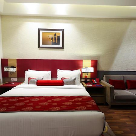 Ramada Plaza By Wyndham Lucknow Hotel Eksteriør billede