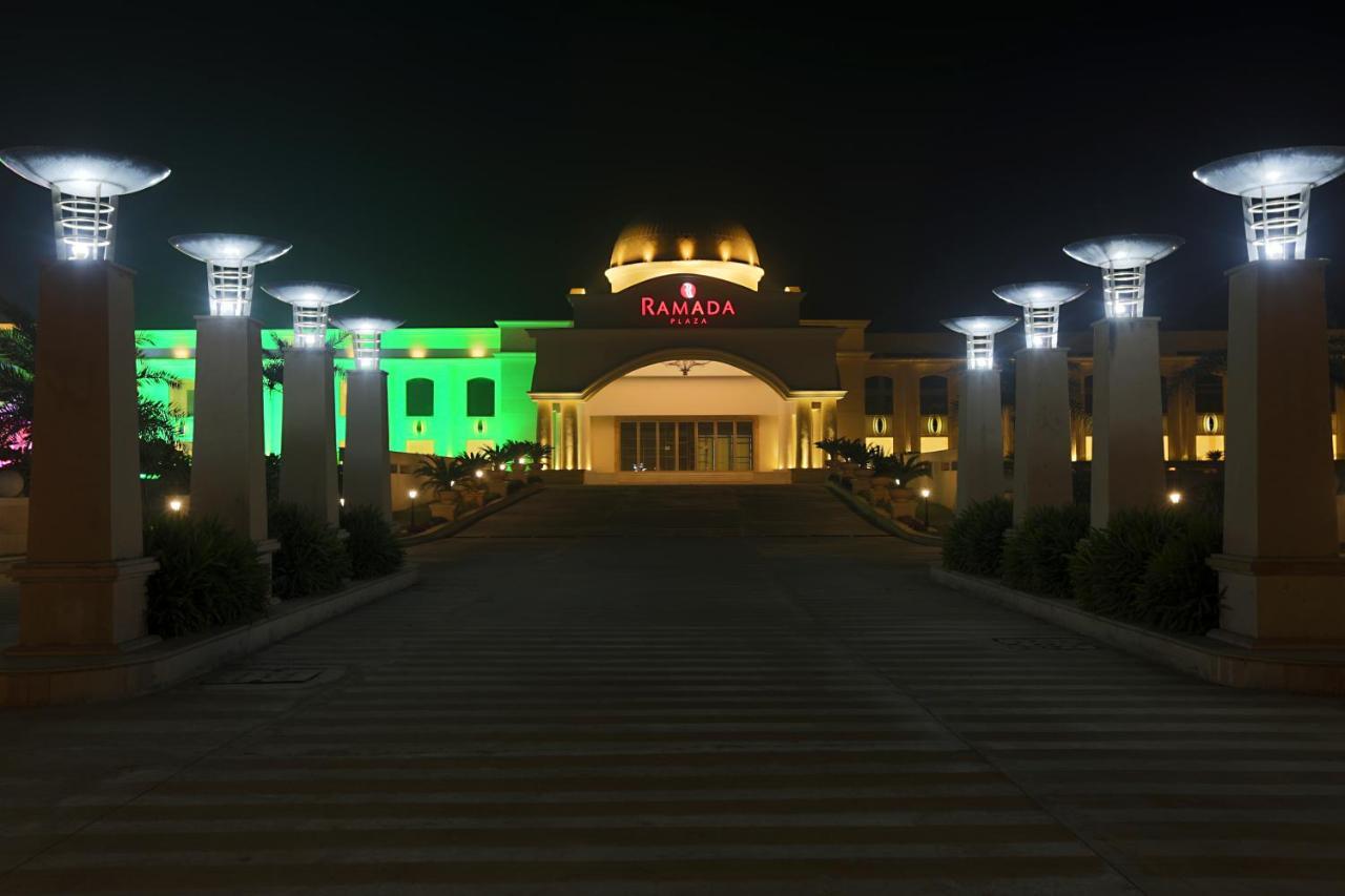 Ramada Plaza By Wyndham Lucknow Hotel Eksteriør billede