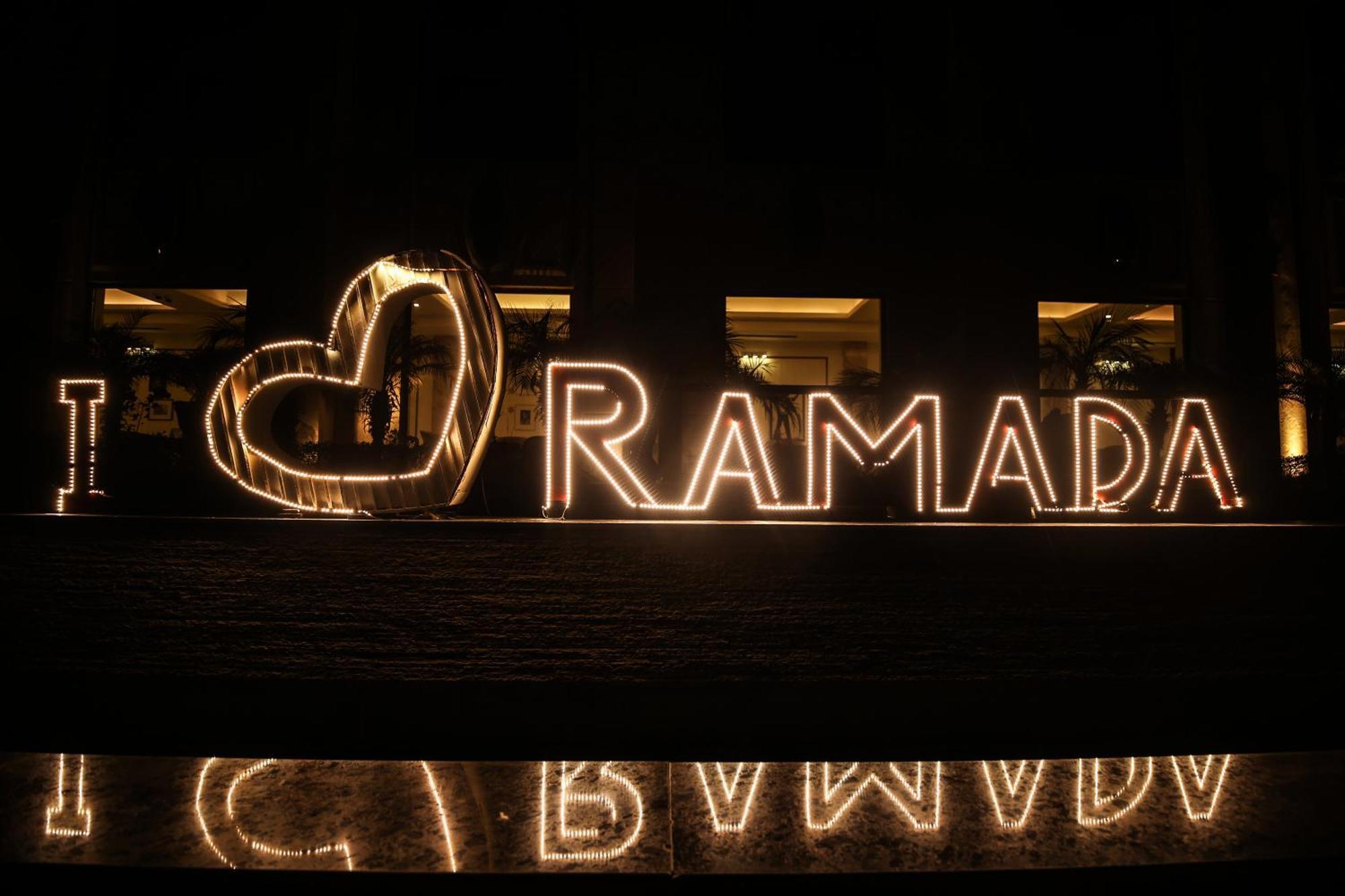 Ramada Plaza By Wyndham Lucknow Hotel Eksteriør billede