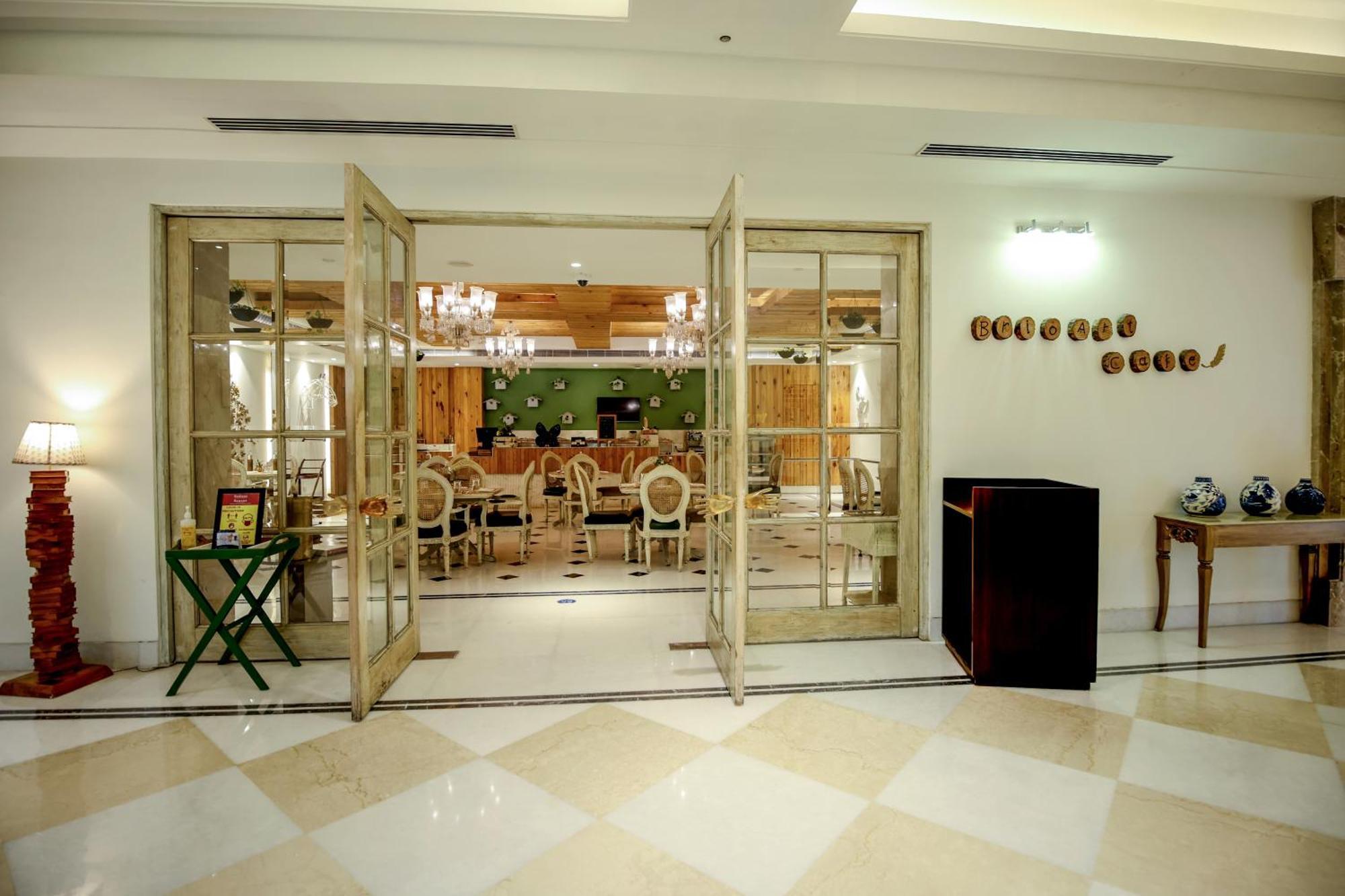 Ramada Plaza By Wyndham Lucknow Hotel Eksteriør billede