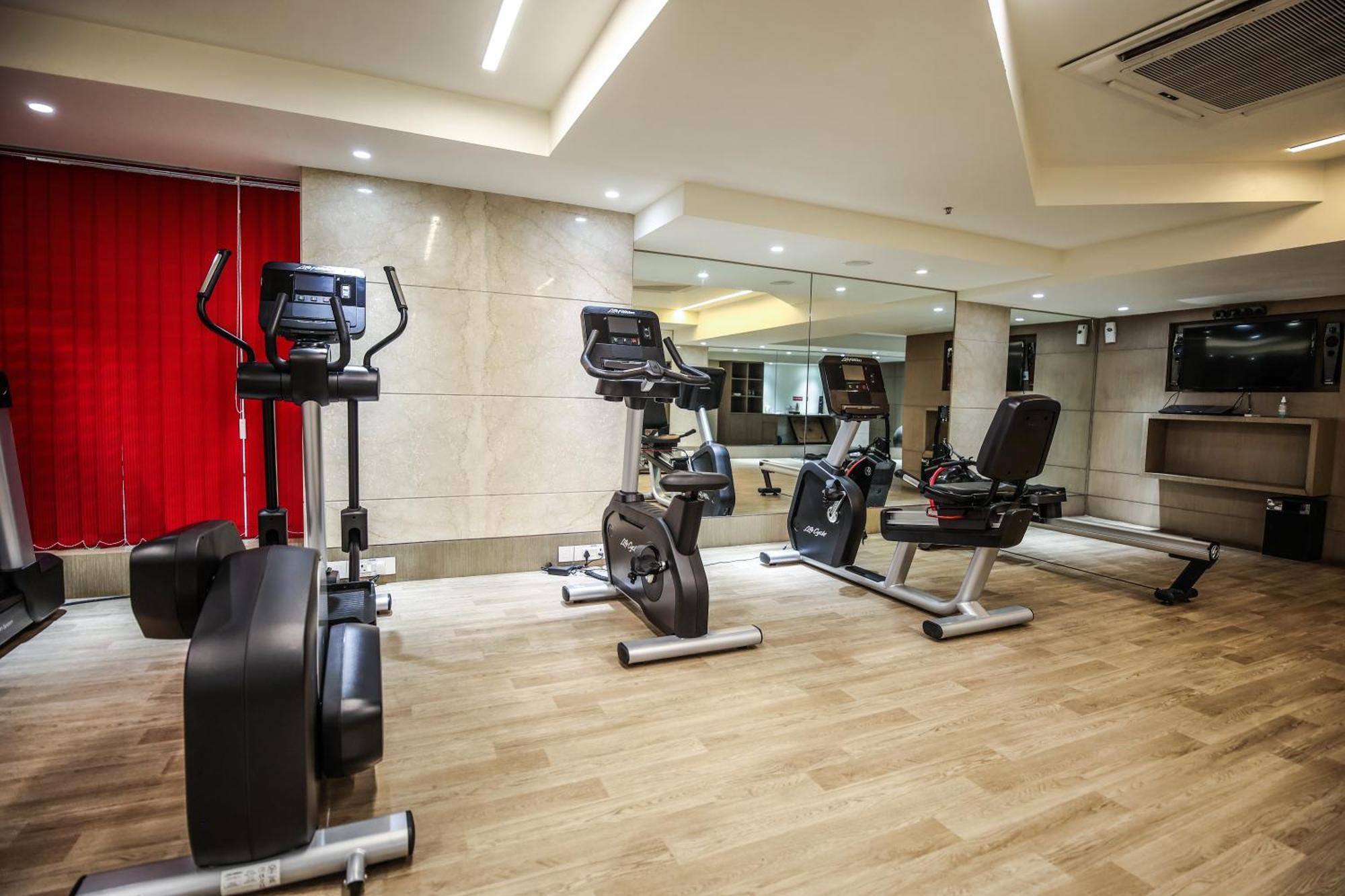 Ramada Plaza By Wyndham Lucknow Hotel Eksteriør billede