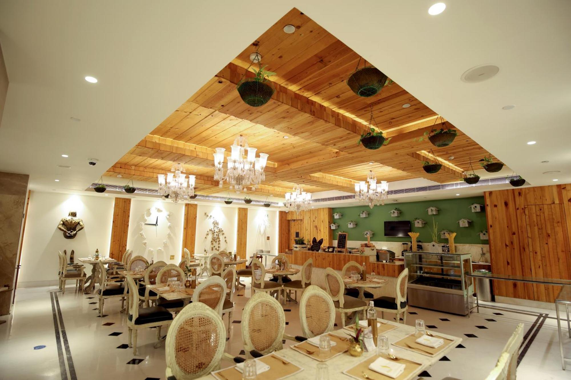 Ramada Plaza By Wyndham Lucknow Hotel Eksteriør billede