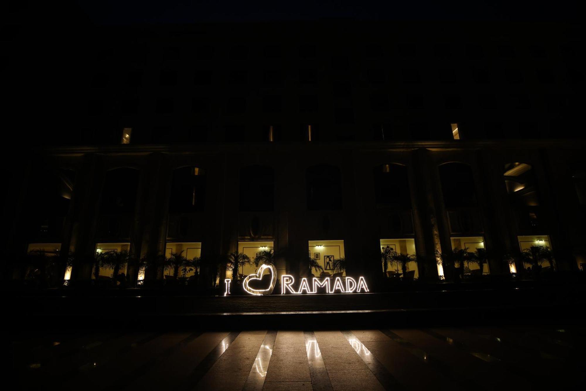Ramada Plaza By Wyndham Lucknow Hotel Eksteriør billede