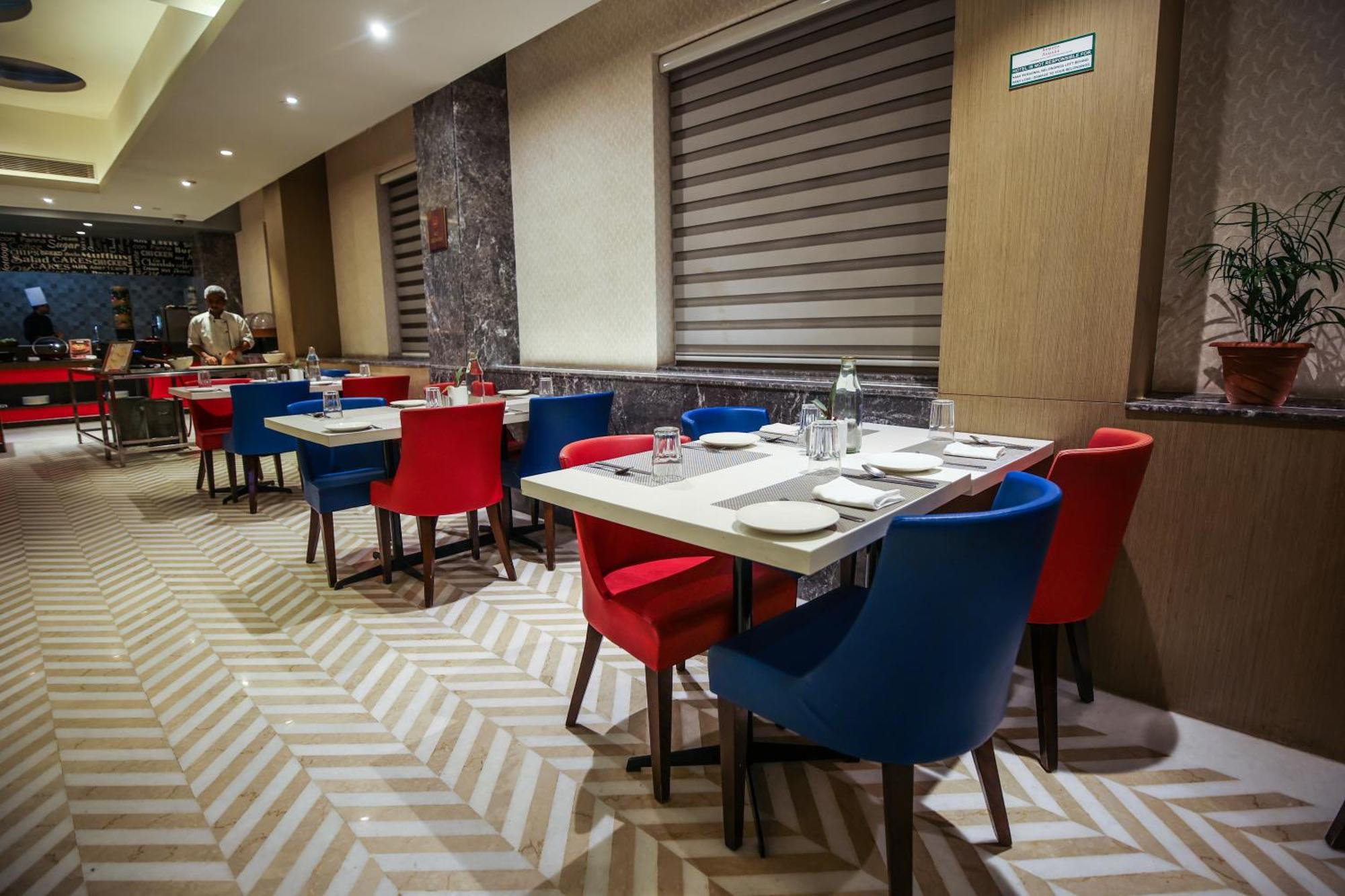 Ramada Plaza By Wyndham Lucknow Hotel Eksteriør billede