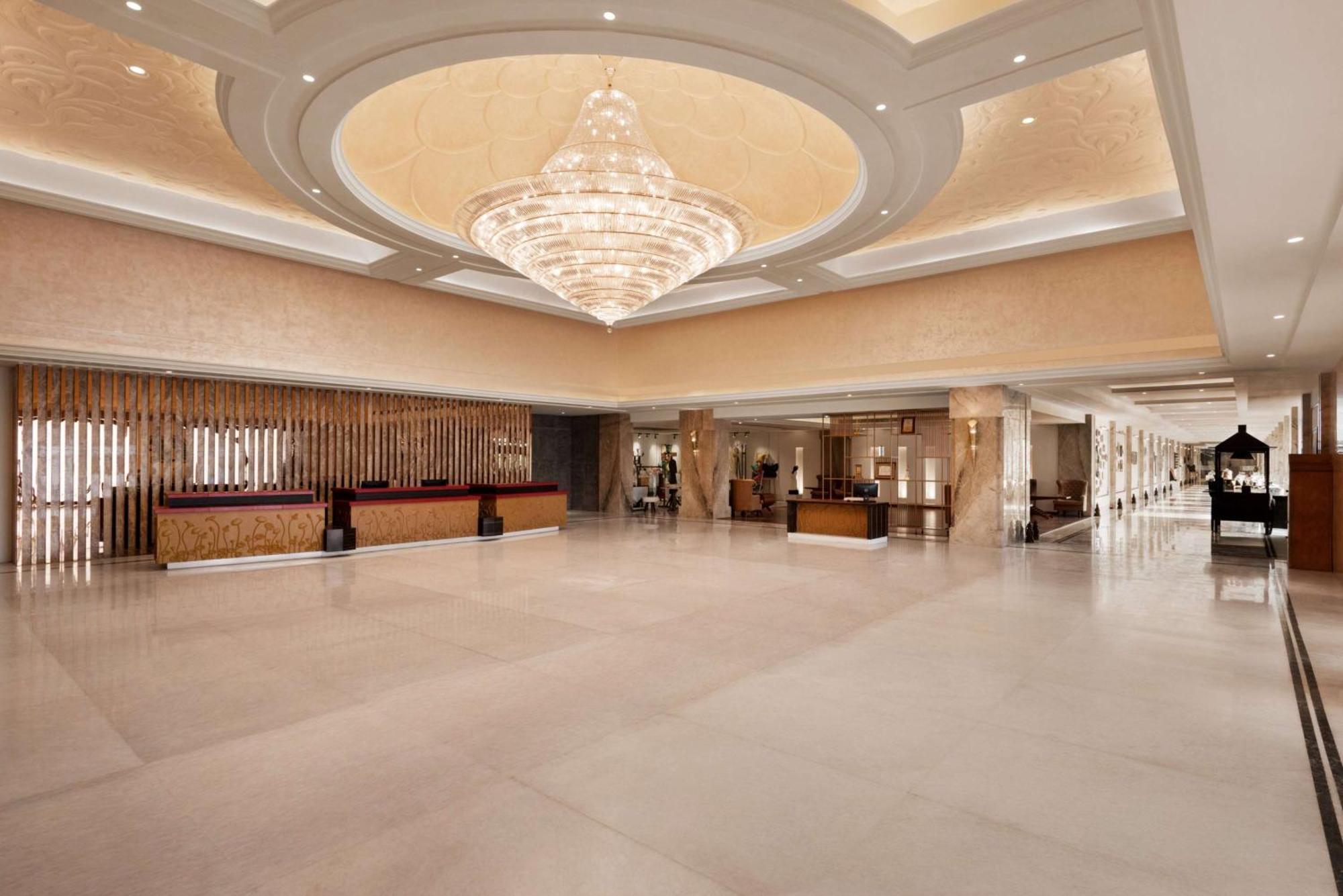 Ramada Plaza By Wyndham Lucknow Hotel Eksteriør billede