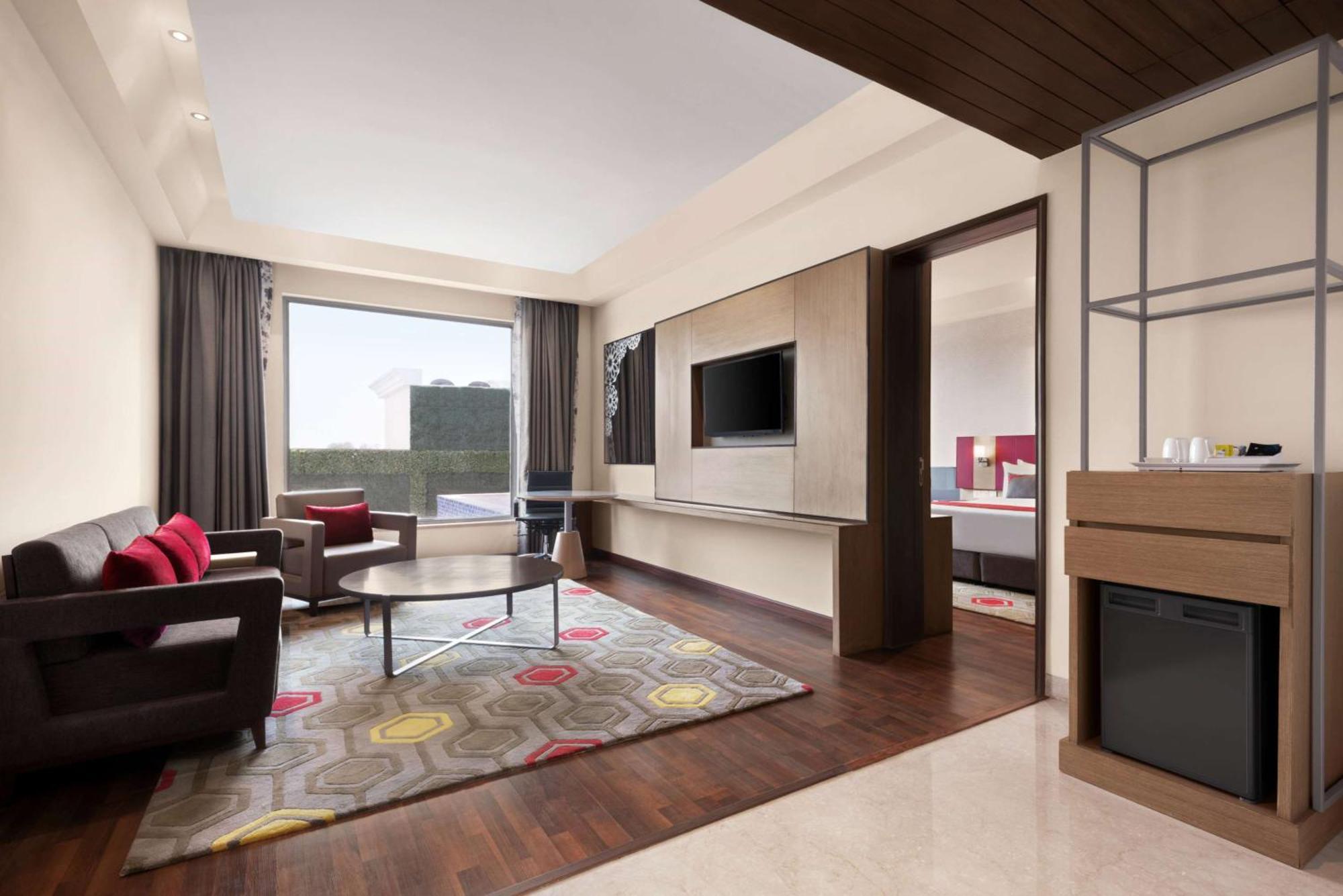 Ramada Plaza By Wyndham Lucknow Hotel Eksteriør billede