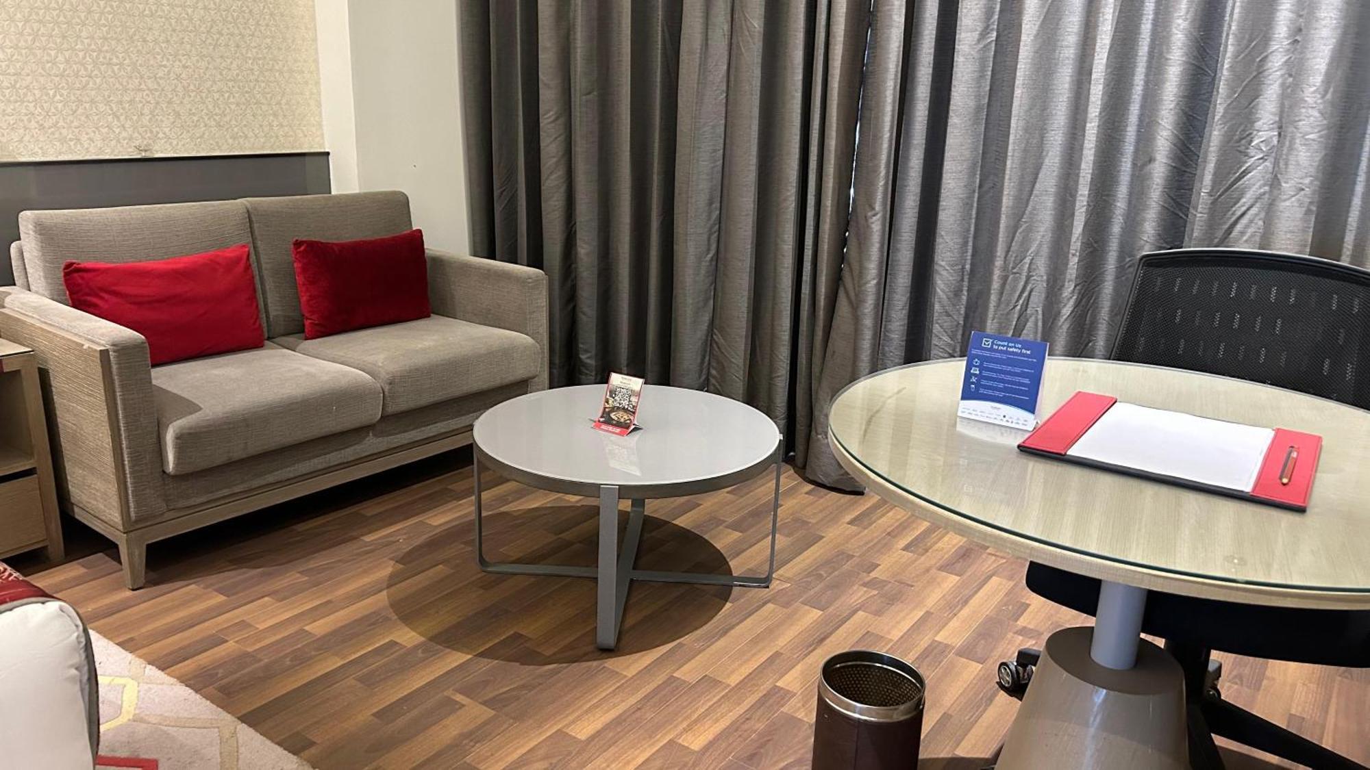 Ramada Plaza By Wyndham Lucknow Hotel Eksteriør billede