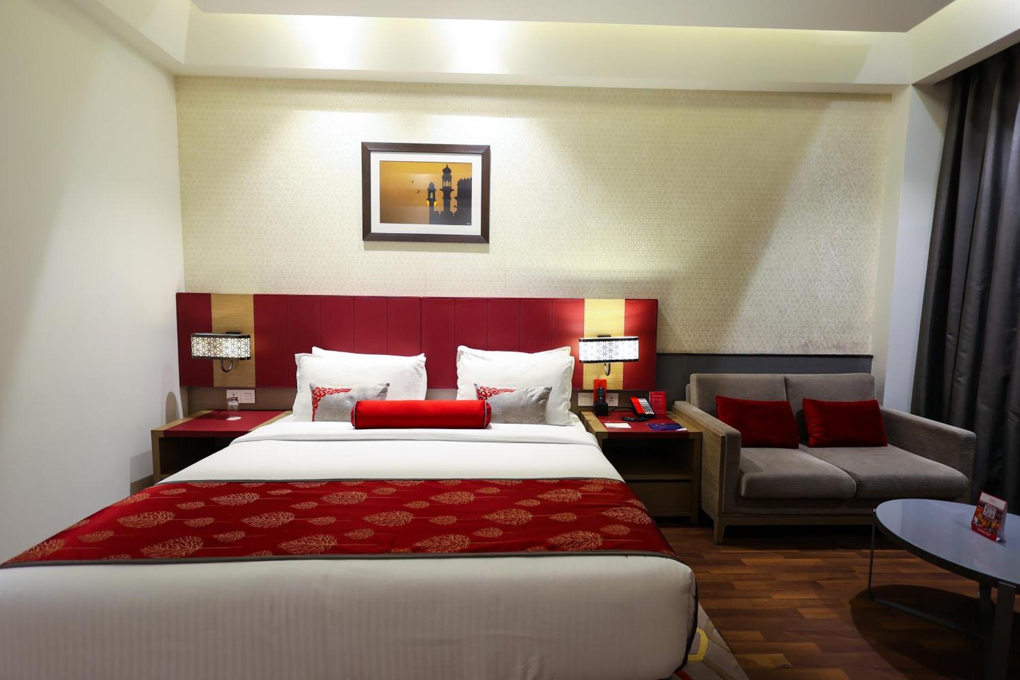 Ramada Plaza By Wyndham Lucknow Hotel Eksteriør billede