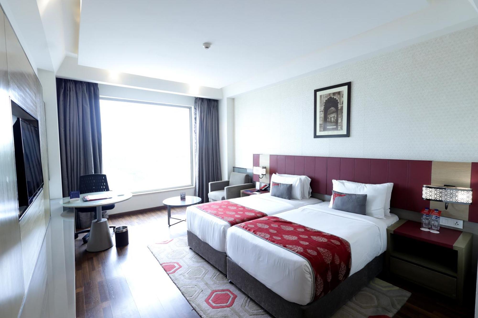 Ramada Plaza By Wyndham Lucknow Hotel Eksteriør billede