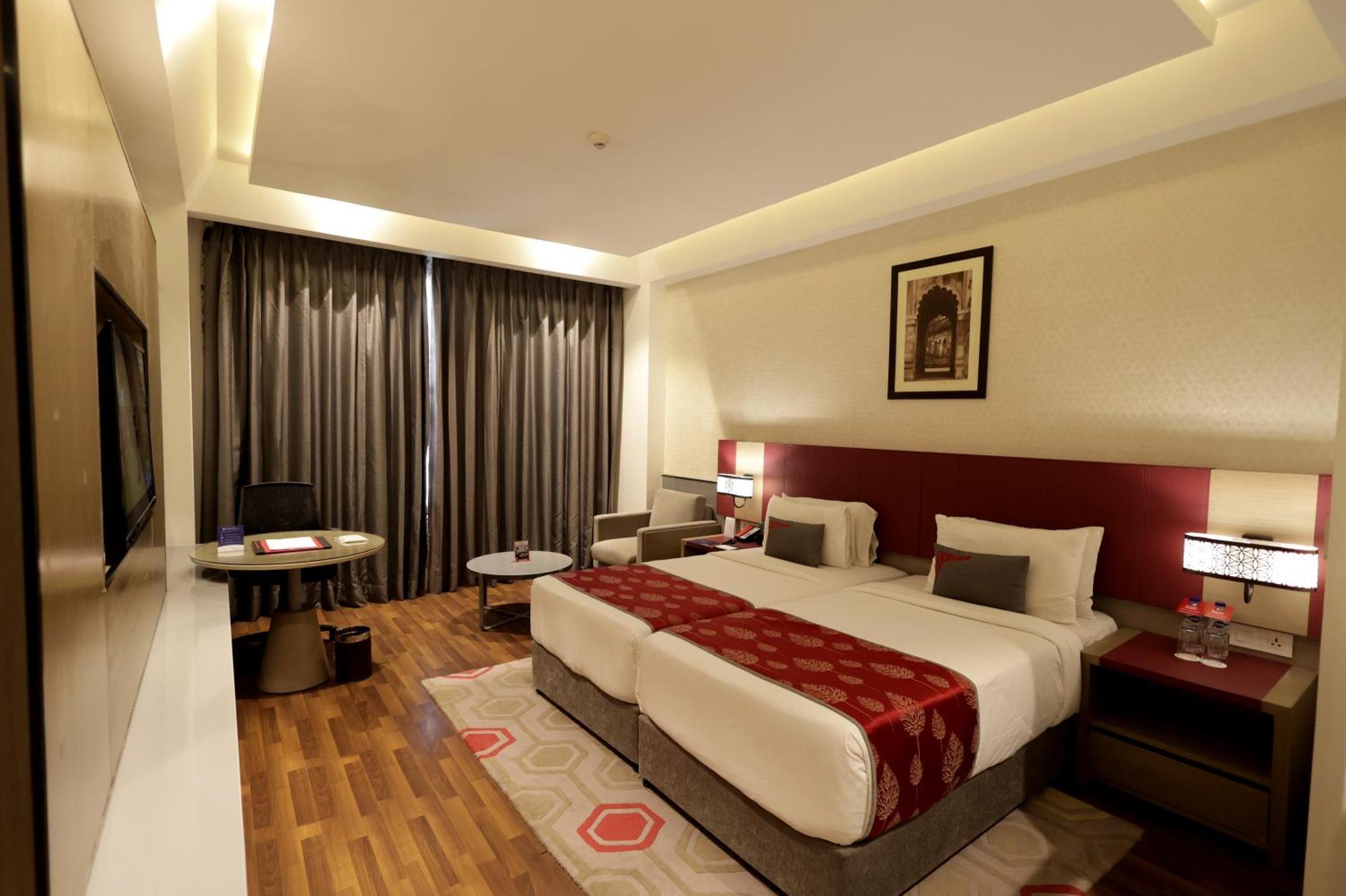 Ramada Plaza By Wyndham Lucknow Hotel Eksteriør billede