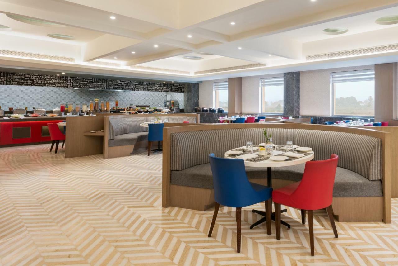Ramada Plaza By Wyndham Lucknow Hotel Eksteriør billede