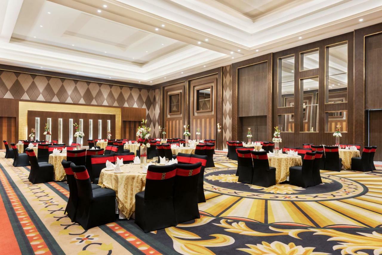 Ramada Plaza By Wyndham Lucknow Hotel Eksteriør billede