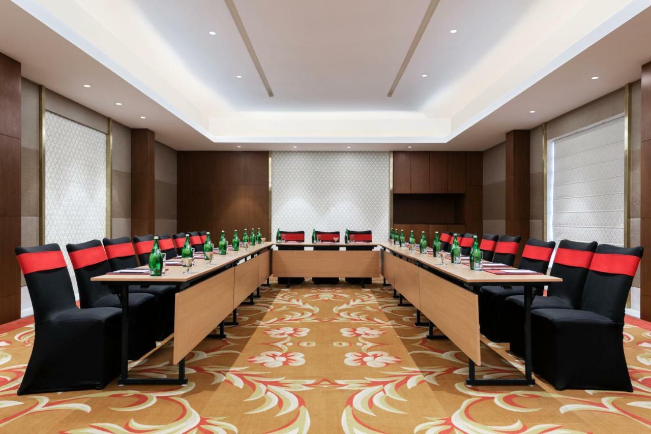 Ramada Plaza By Wyndham Lucknow Hotel Eksteriør billede